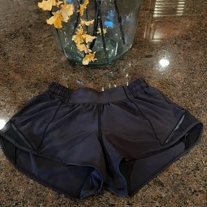 Lululemon Hotty Hot Shorts ll Low Rise Black 2.5” Women’s Size 4